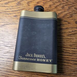 Jack Daniels Tennessee Honey Whiskey Small Curved 4 oz Pocket Flask -Black/ Gold